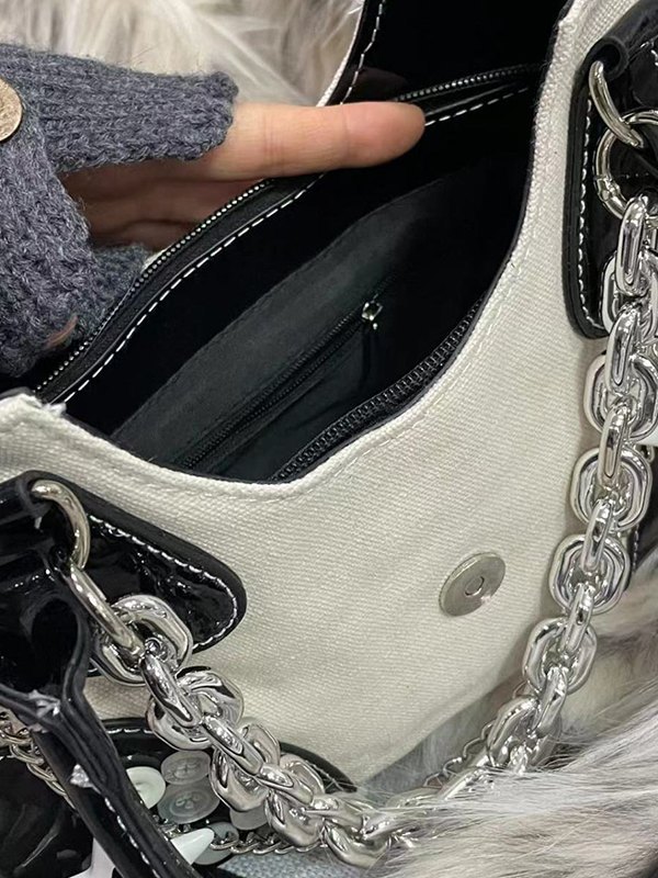 Bolso de hombro con hebilla y patchwork adornado con cadena de estrellas-3